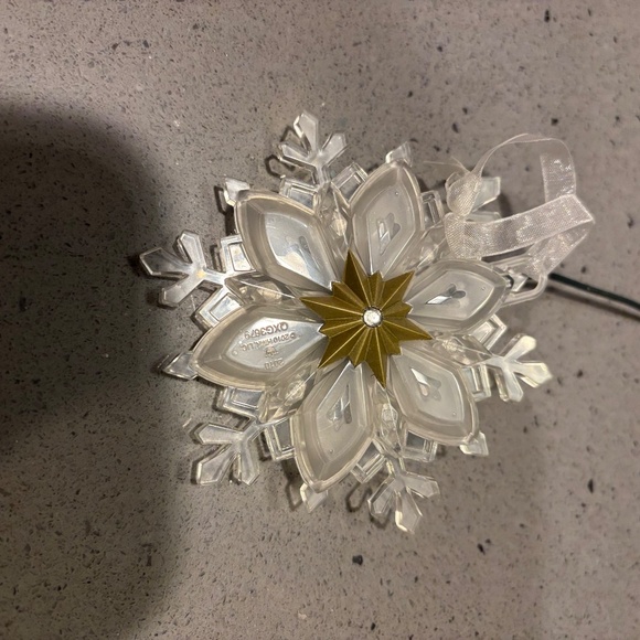 Hallmark Wonder and Light Sparkling Snowflake Ornament Set - Picture 9 of 12